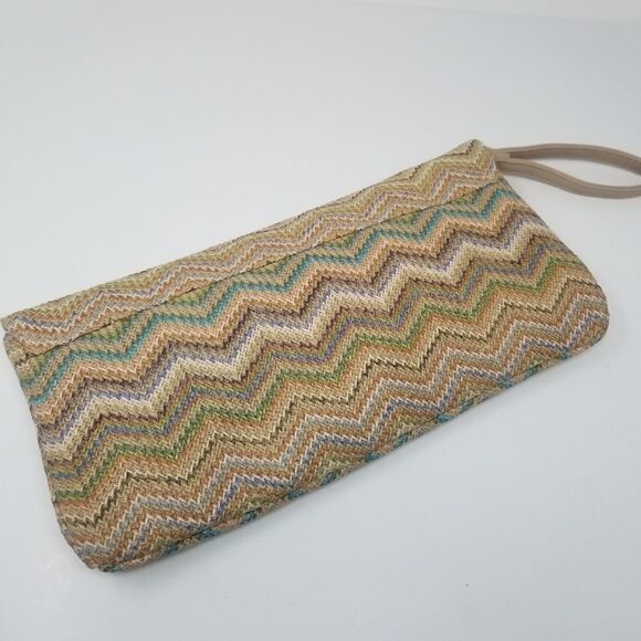 Chevron Print Wristlet/Clutch bag. - Picture 11 of 13
